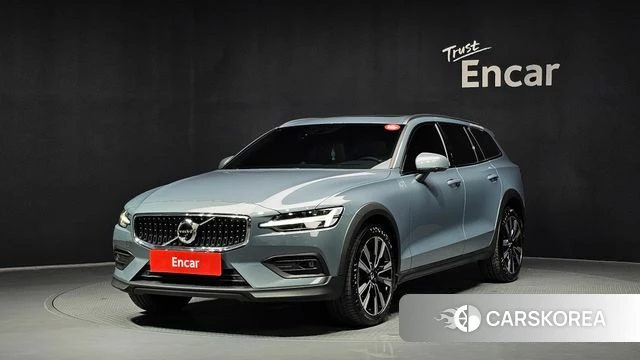 Volvo V60 Cross-Country 2nd Generation 2022 Серый из Кореи, фото 2