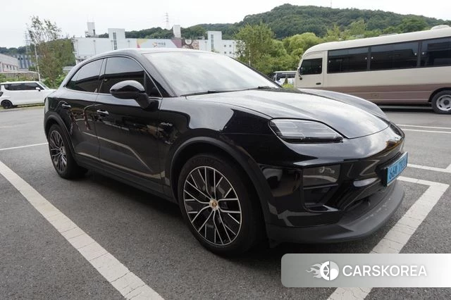 Porsche Makan EV 2025 Черный из Кореи