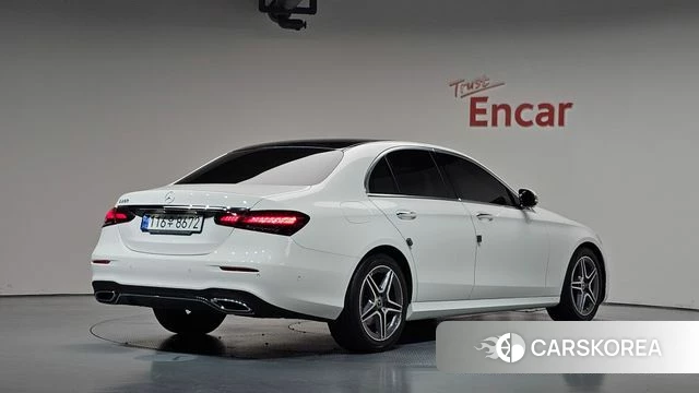 Mercedes-Benz E-Class W213 2023 Белый из Кореи