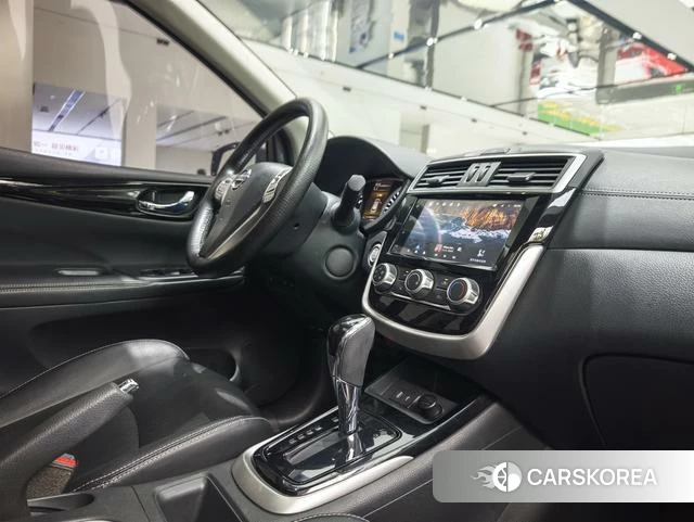 Nissan Tiida 2022 Красный из Китая