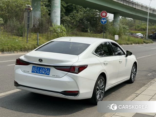 Lexus ES 2024 Белый из Китая