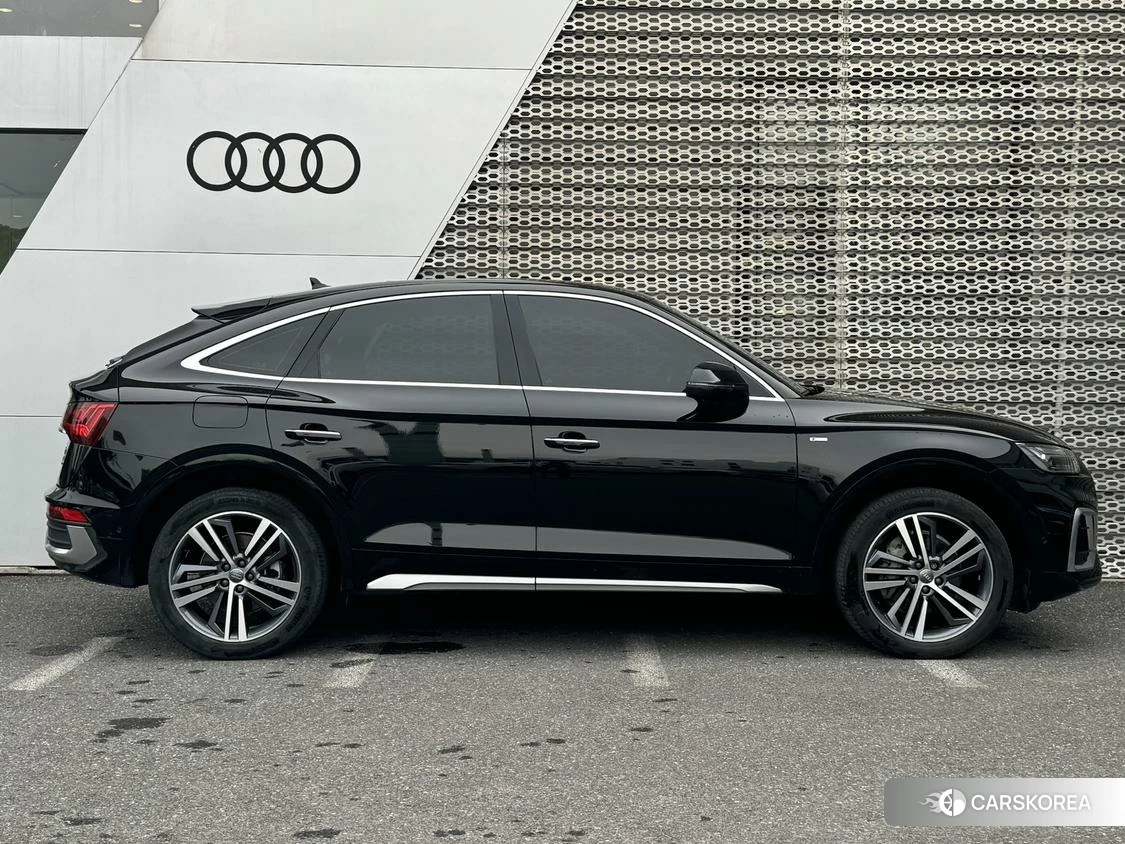Audi Q5L 2020 Черный из Китая