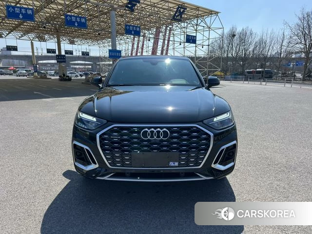 Audi Q5L 2021 Черный из Китая
