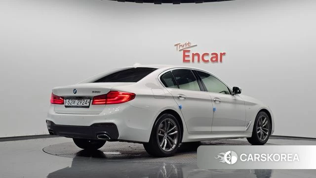BMW 5 Series (G30) 2018 Белый из Кореи