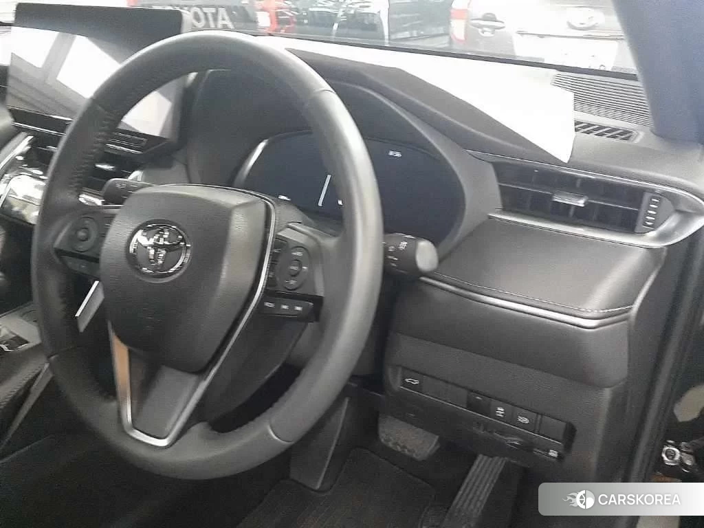 Toyota Harrier 2023 из Японии