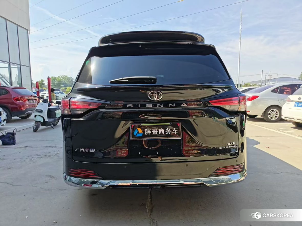 Toyota Sienna 2024 Черный из Китая