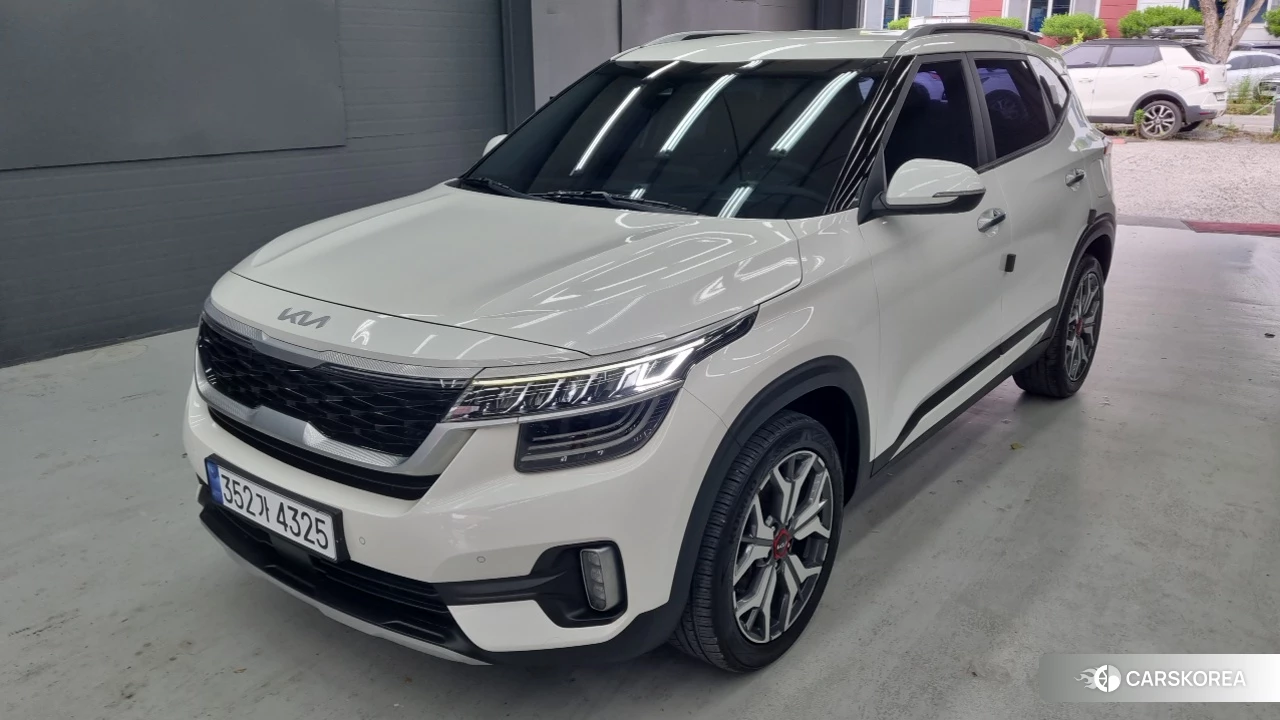 Kia Seltos 2022 Белый из Кореи