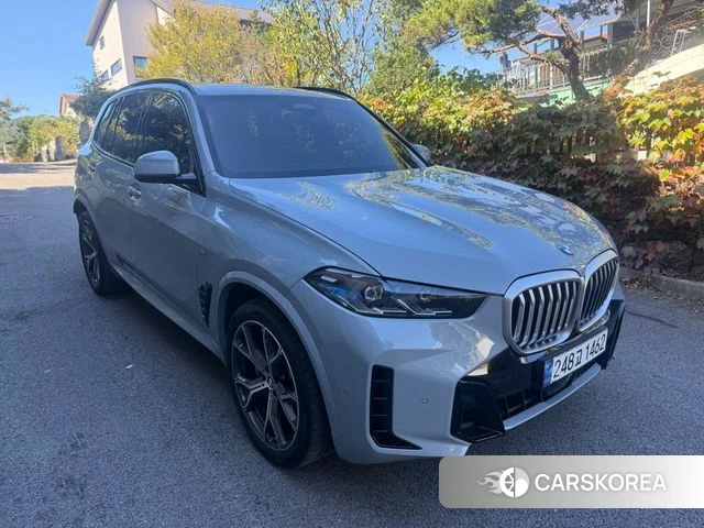BMW X5 (G05) 2024 Светло-серебряный цвет из Кореи