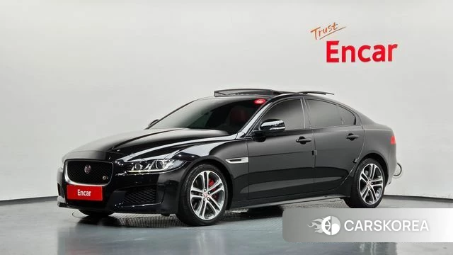 Jaguar XE 2019 Черный из Кореи