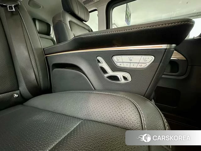 Mercedes-Benz V-Class 2023 Темно-серый из Китая