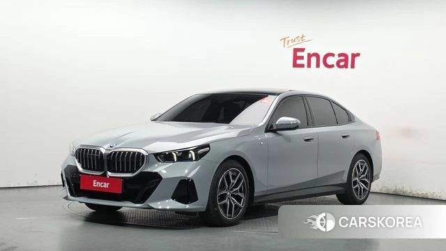 BMW 5 Series (G60) 2025 Серебристо-серый из Кореи