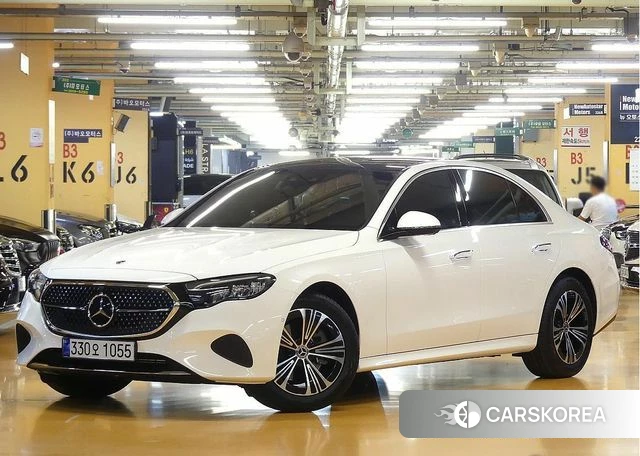 Mercedes-Benz E-Class W214 2025 Белый из Кореи