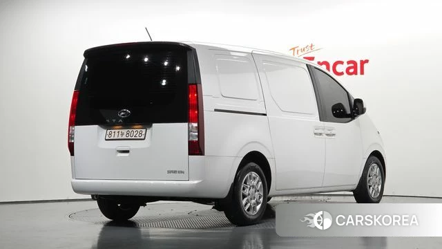 Hyundai Staria 2022 Белый из Кореи, фото 2