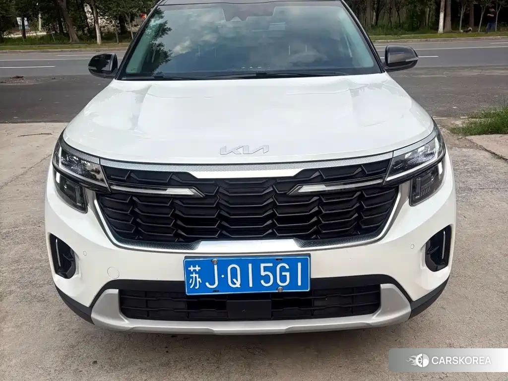 Kia Seltos 2023 Белый из Китая
