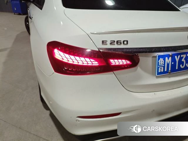 Mercedes-Benz E-Class 2021 Белый из Китая