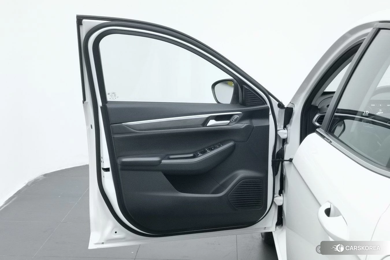 Ford Escort 2021 Белый из Китая