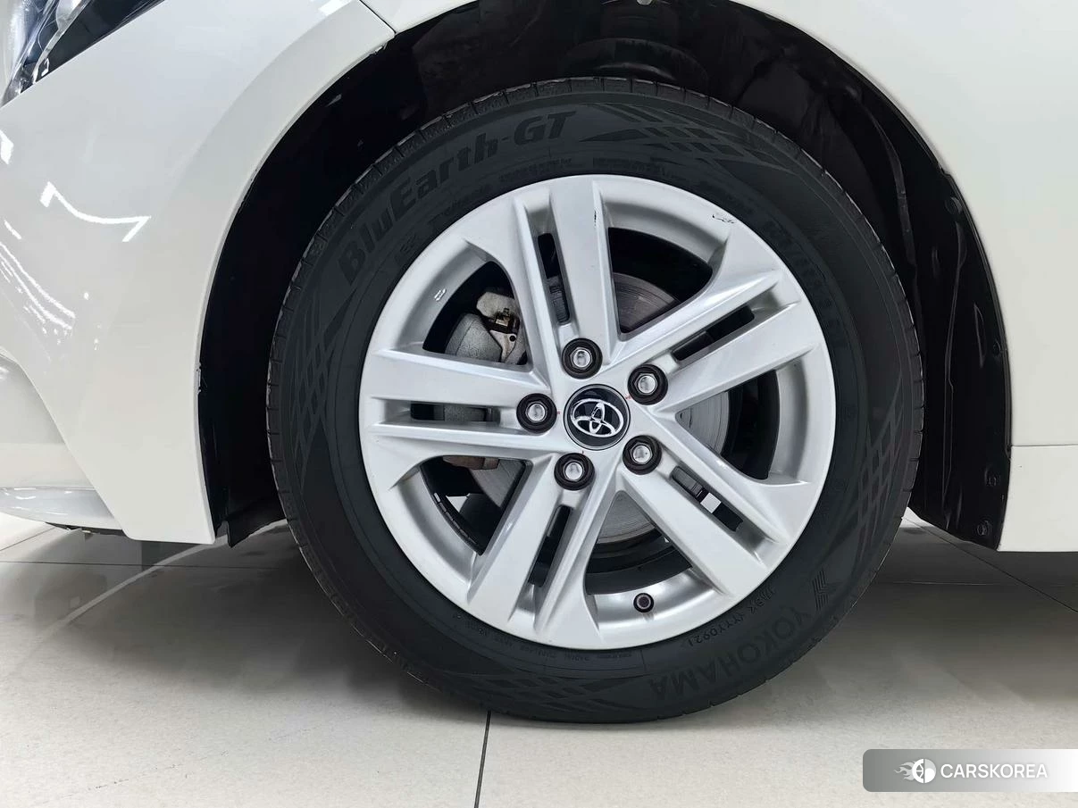 Toyota Levin 2021 Белый из Китая