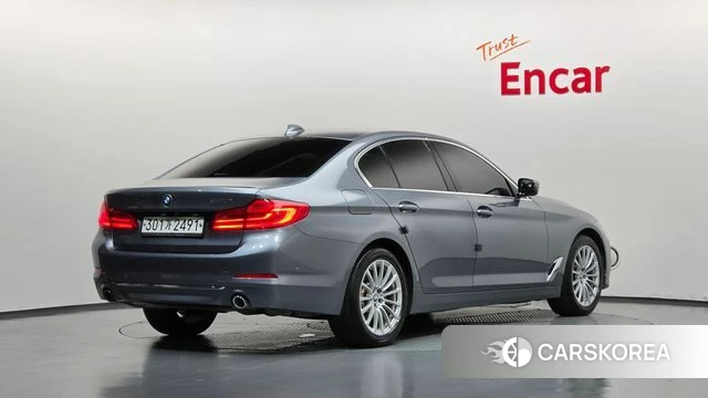 BMW 5 Series (G30) 2019 Серебристо-серый из Кореи