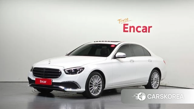 Mercedes-Benz E-Class W213 2023 Белый из Кореи