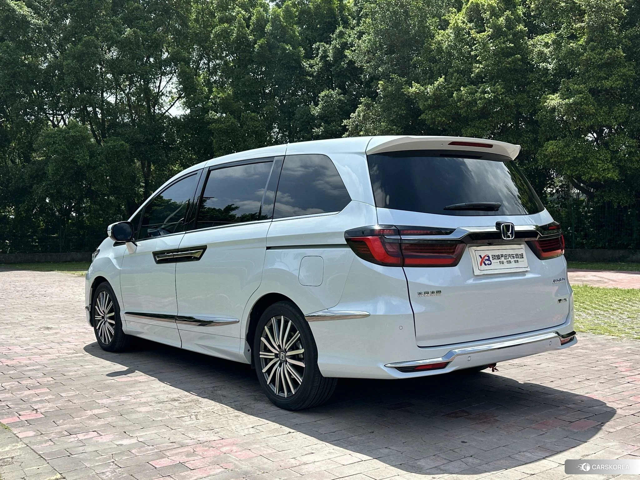 Honda Elysion 2023 Белый из Китая