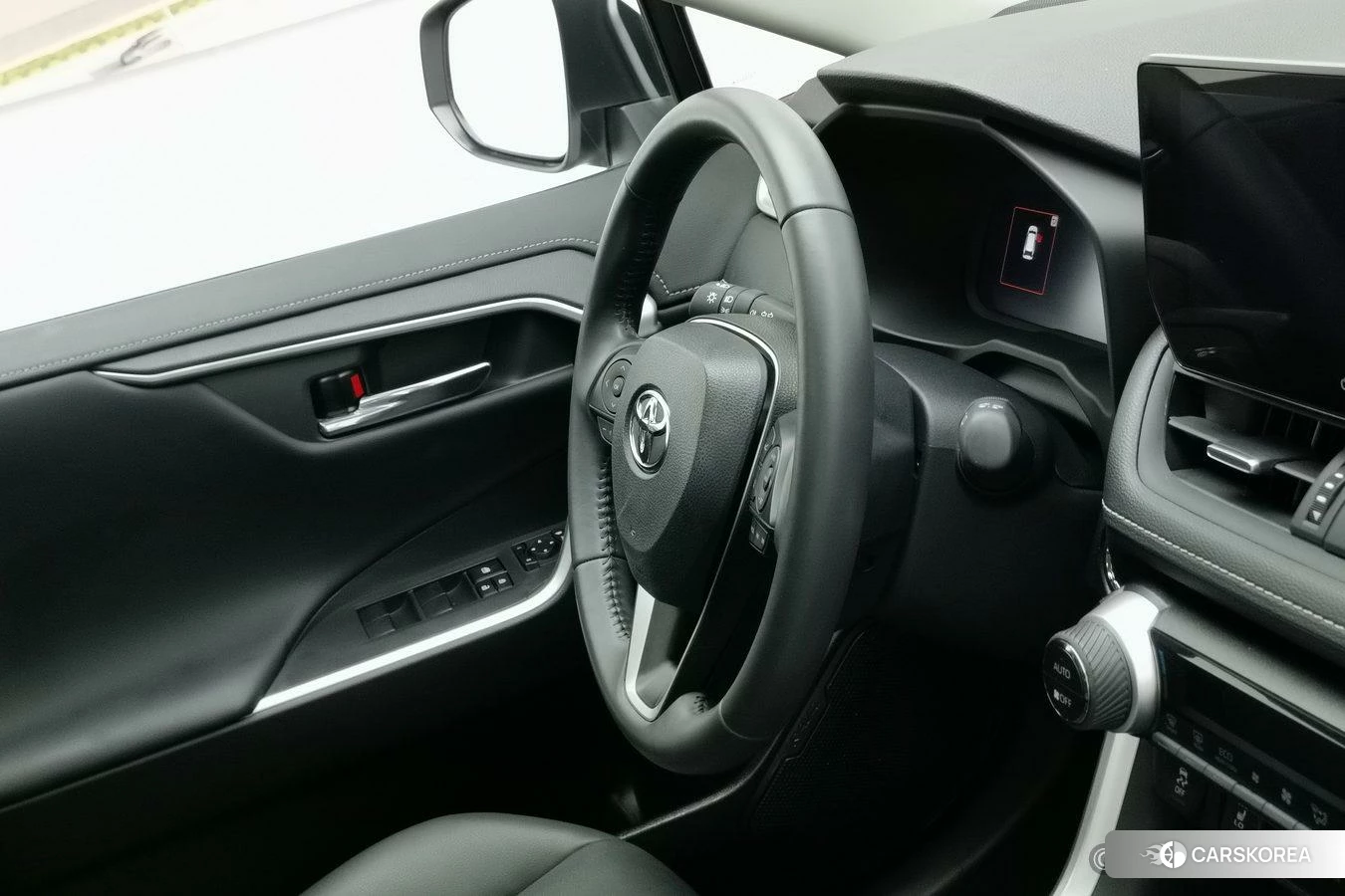 Toyota RAV4 2023 Белый из Китая