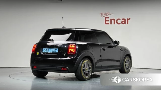 Mini Cooper Electric 2022 Черный из Кореи