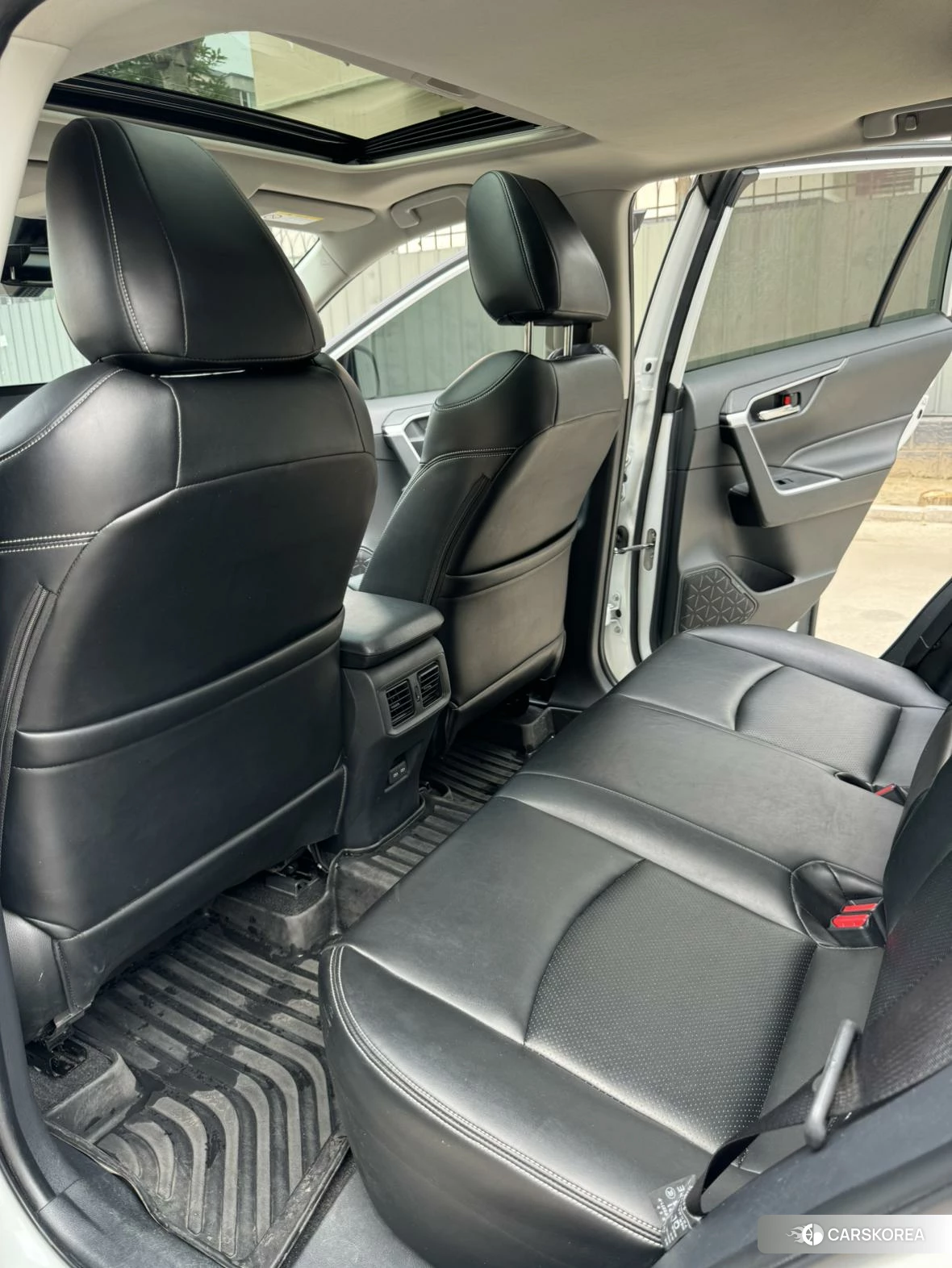 Toyota RAV4 2021 Белый из Китая