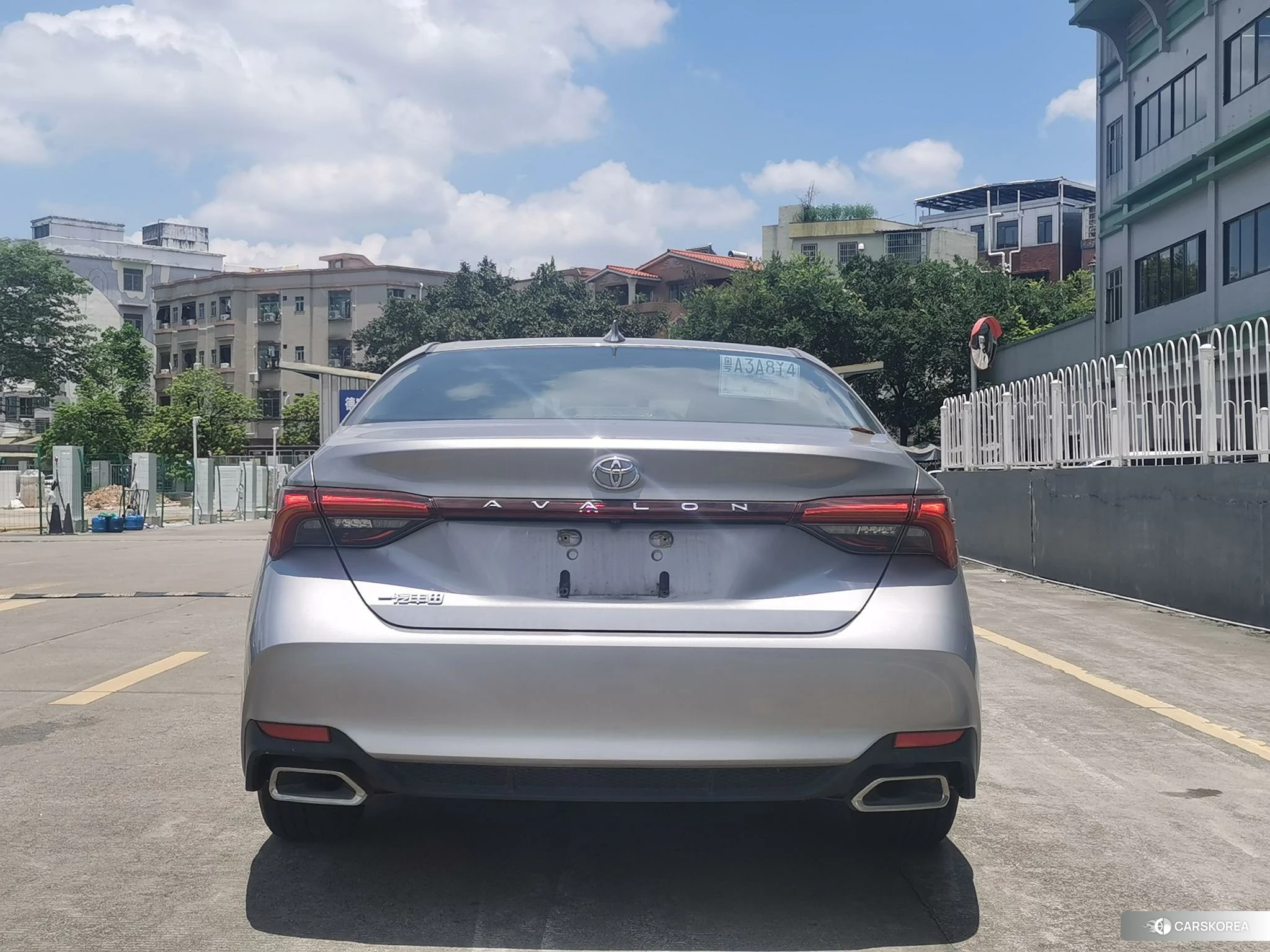 Toyota Avalon 2022 Серебристо-серый из Китая