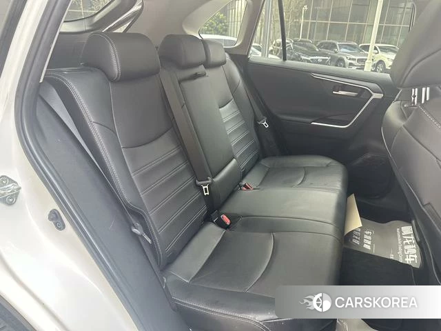 Toyota Wildlander 2023 Белый из Китая