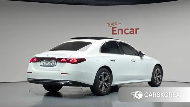 Mercedes-Benz E-Class W214 2025 Белый из Кореи