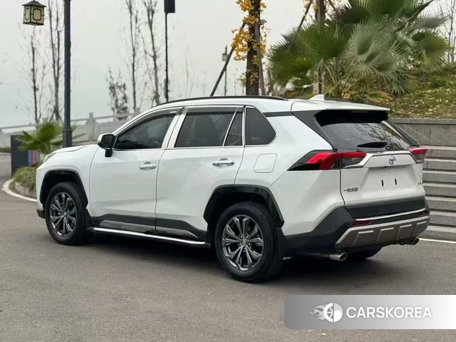 Toyota RAV4 2025 Белый из Китая