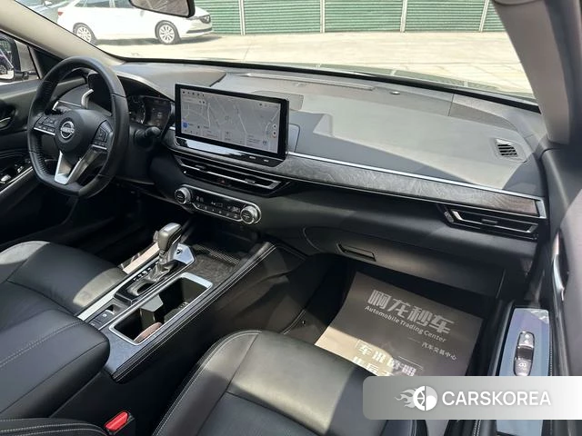 Nissan Altima 2023 Серебристо-серый из Китая