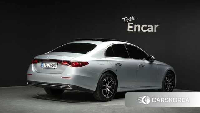 Mercedes-Benz E-Class W214 2025 Светло-серебряный цвет из Кореи