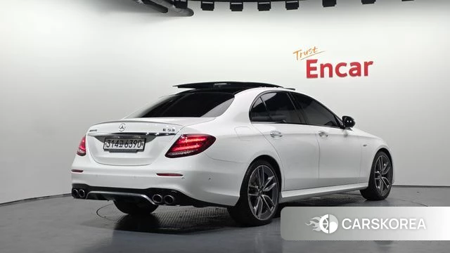 Mercedes-Benz E-Class W213 2019 Белый из Кореи