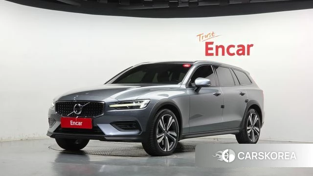 Volvo V60 Cross-Country 2nd Generation 2019 Серый из Кореи