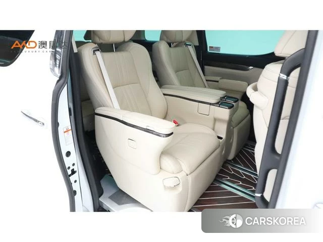 Toyota Alphard 2021 Белый из Китая