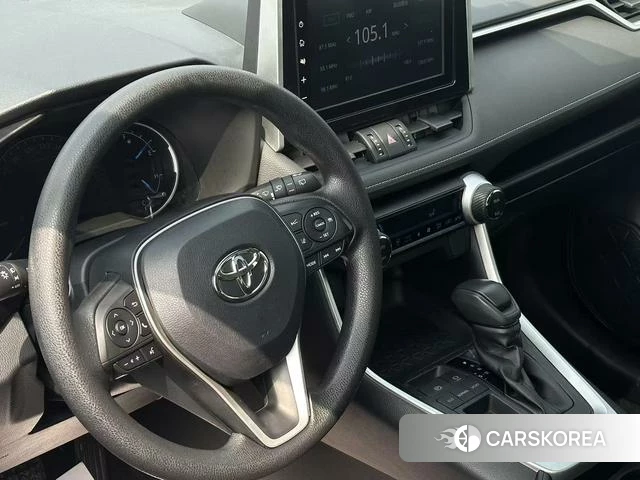 Toyota RAV4 2021 Серебристо-серый из Китая
