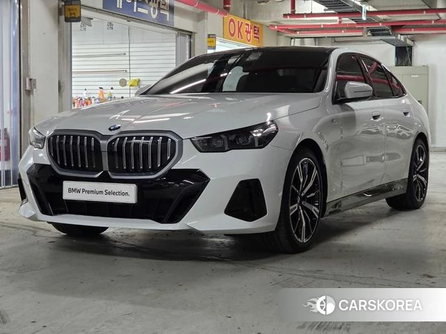 BMW 5 Series (G60) 2025 Белый из Кореи