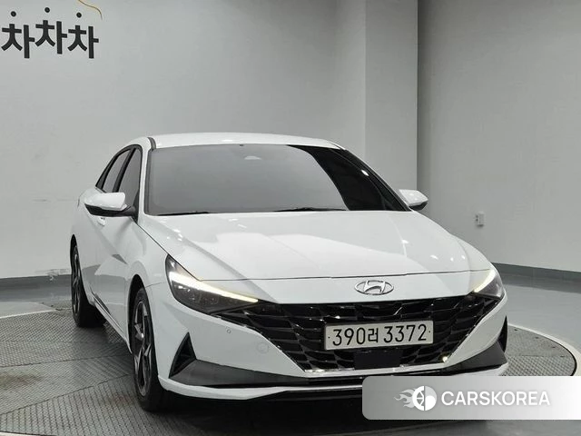 Hyundai Avante (CN7) 2023 Белый из Кореи