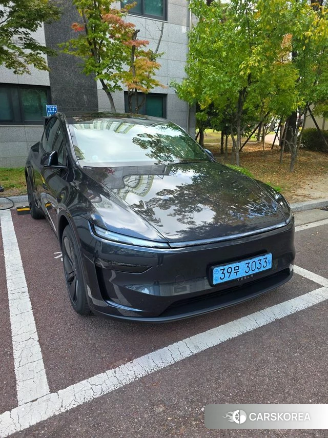 Tesla Model Y 2026 Черный двухцветный из Кореи
