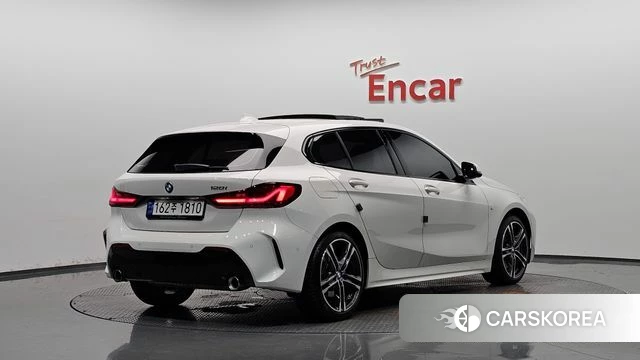 BMW 1 Series (F40) 2023 Белый из Кореи, фото 2
