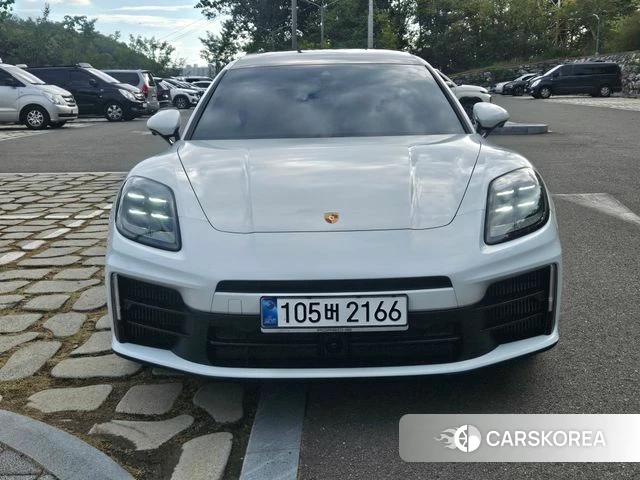 Porsche Panamera (976) 2024 Светло-серебряный цвет из Кореи