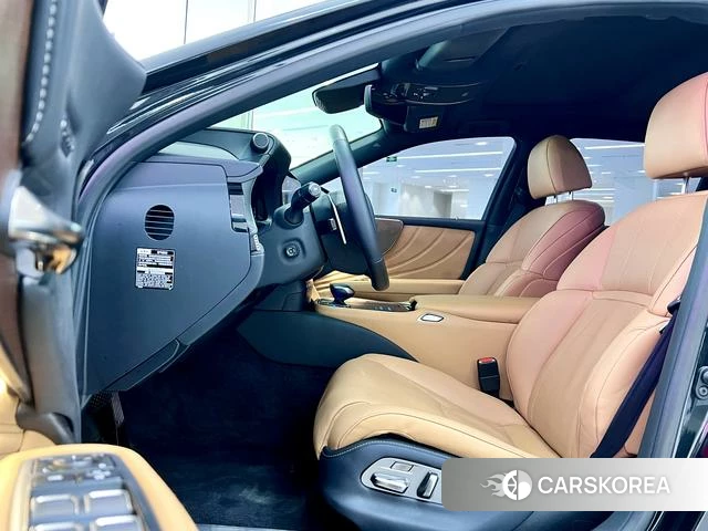 Lexus LS 2025 Черный из Китая