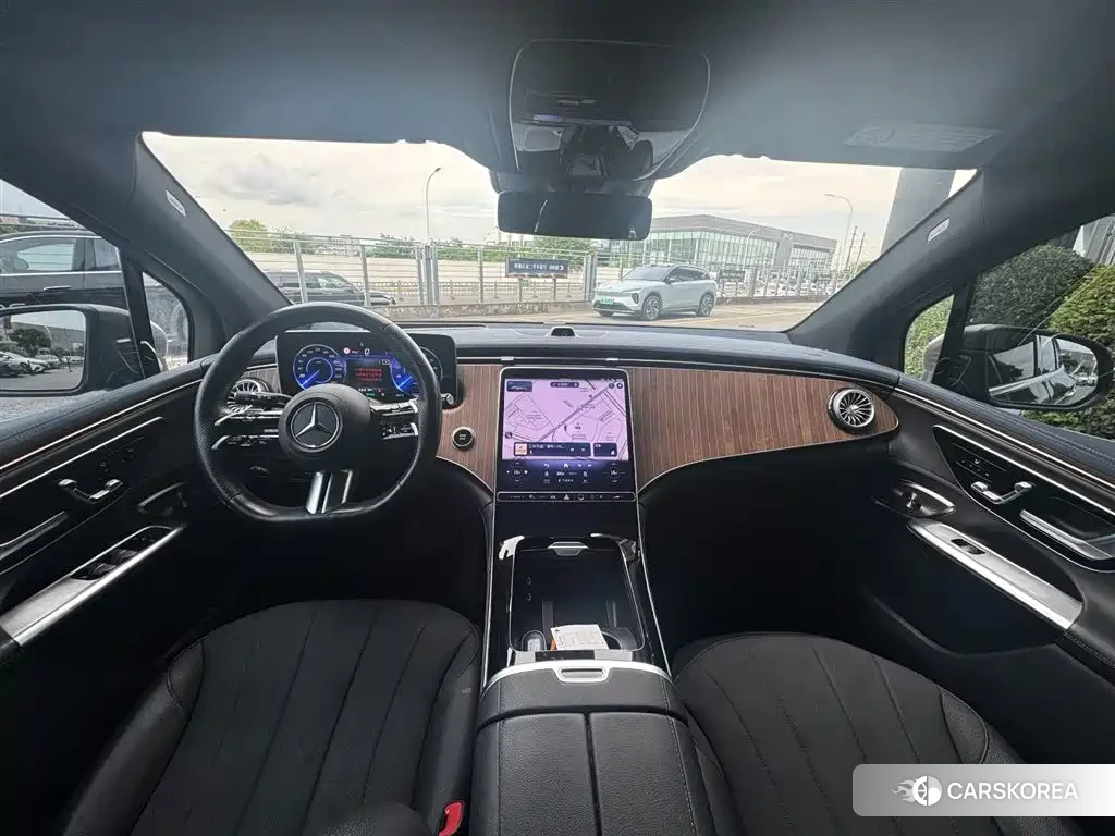 Mercedes-Benz EQE 2023 Champagne/brown из Китая