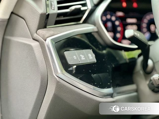 Audi Q3 2021 Белый из Китая
