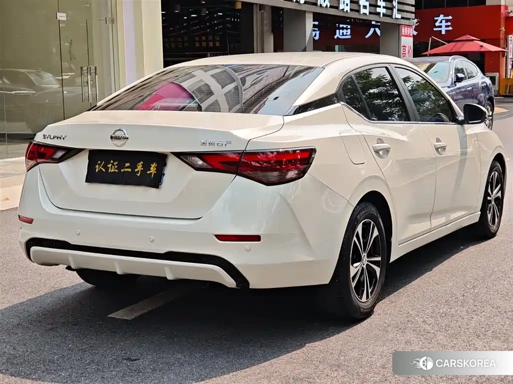 Nissan Sylphy 2023 Белый из Китая