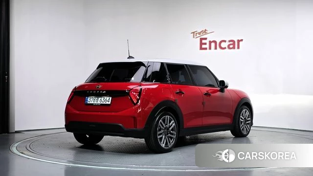 Mini Cooper C 4th generation 2025 Красный из Кореи