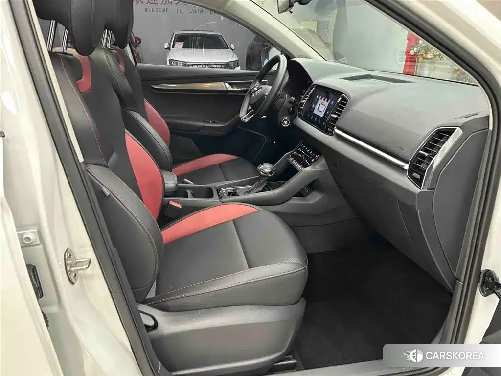 Skoda Karoq 2024 Белый из Китая