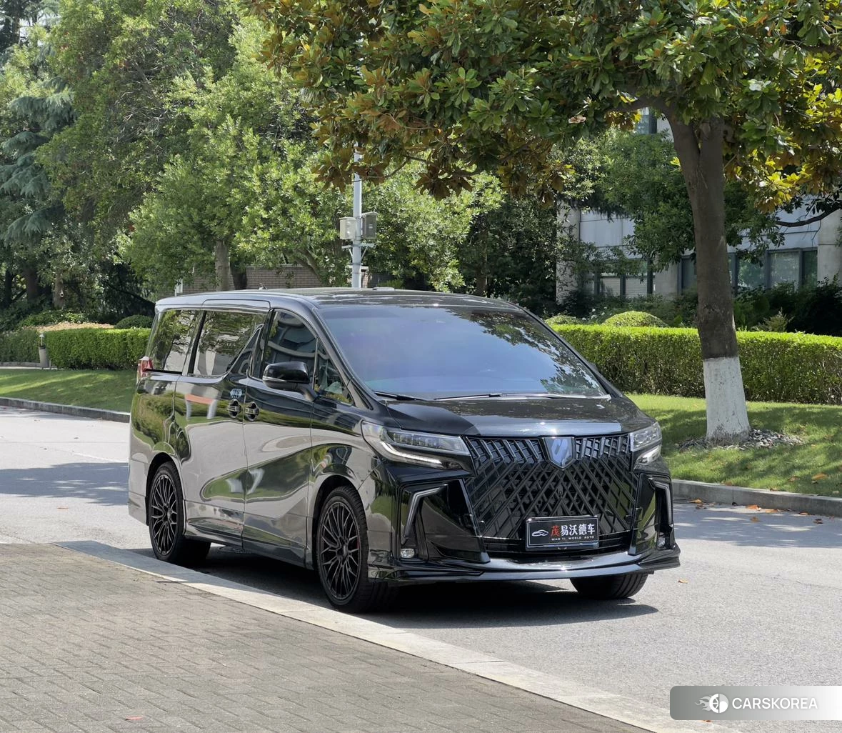 Toyota Alphard 2021 Черный из Китая