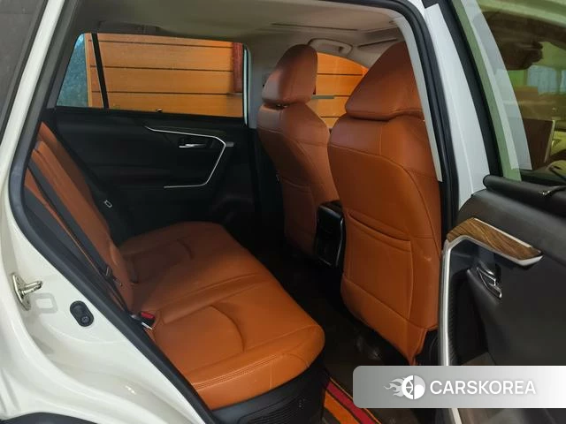 Toyota RAV4 2021 Белый из Китая